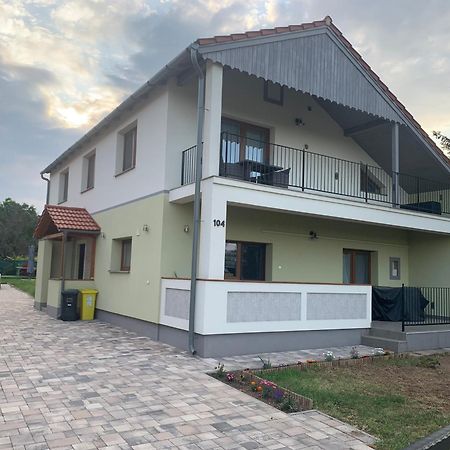 Pine&Chill Apartments Balatonalmádi Kültér fotó